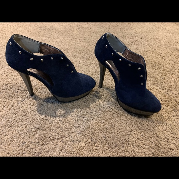 Size 7 shoes - Picture 4 of 12